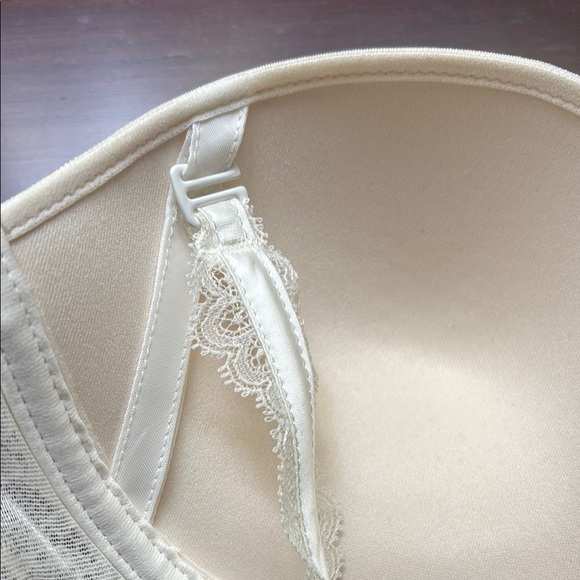 Chantelle Cream Lace Bra - Picture 8 of 12